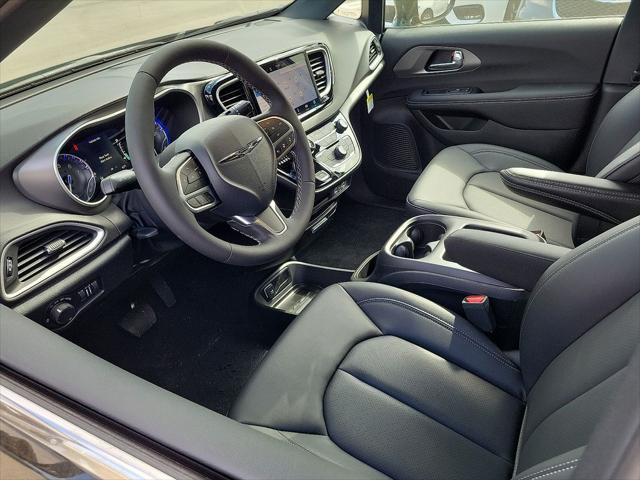 2025 Chrysler Voyager VOYAGER LX