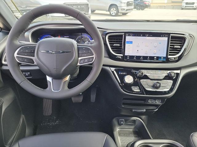 2025 Chrysler Voyager VOYAGER LX