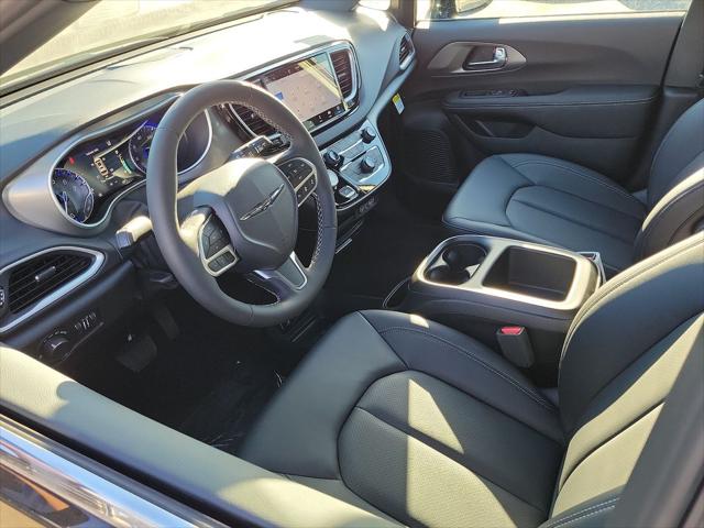 2025 Chrysler Voyager VOYAGER LX