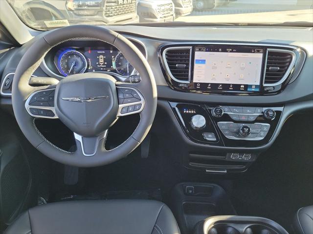 2025 Chrysler Voyager VOYAGER LX
