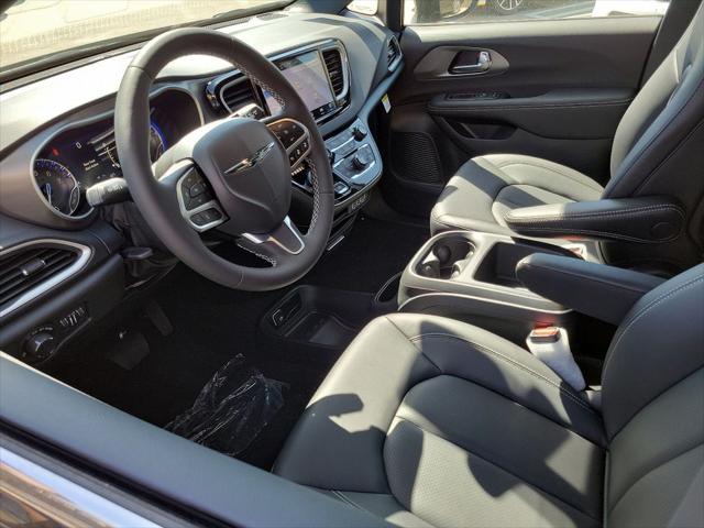 2025 Chrysler Voyager VOYAGER LX