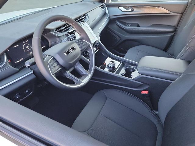 2025 Jeep Grand Cherokee GRAND CHEROKEE L LAREDO 4X2