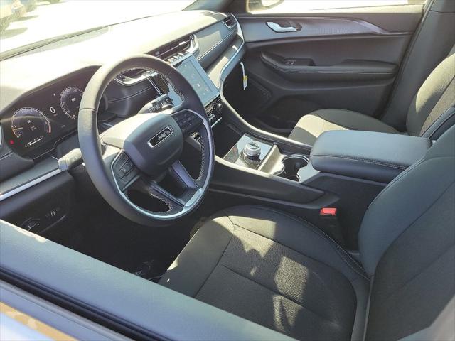 2025 Jeep Grand Cherokee GRAND CHEROKEE L LAREDO X 4X2