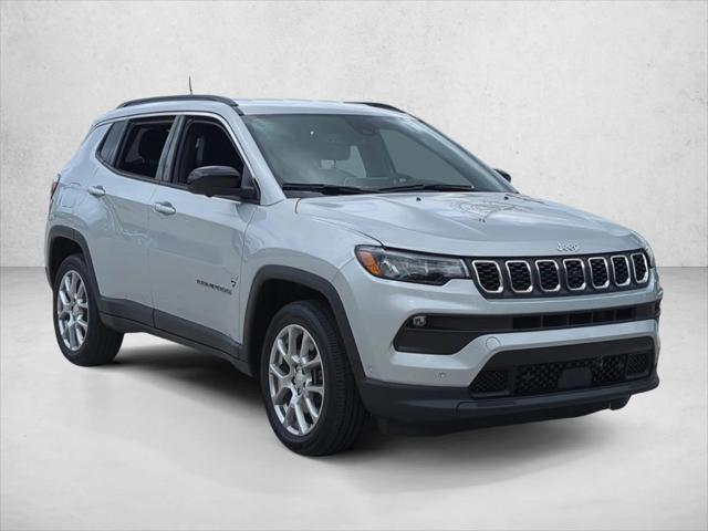 2024 Jeep Compass Latitude Lux FWD
