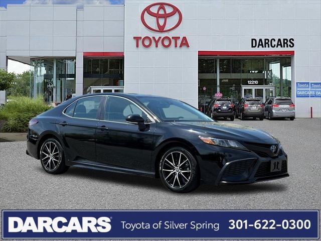 2022 Toyota Camry SE Hybrid