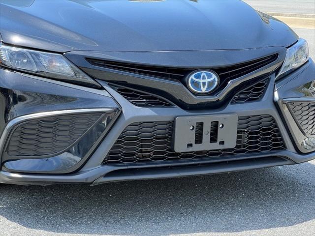 2022 Toyota Camry SE Hybrid