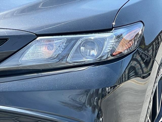 2022 Toyota Camry SE Hybrid