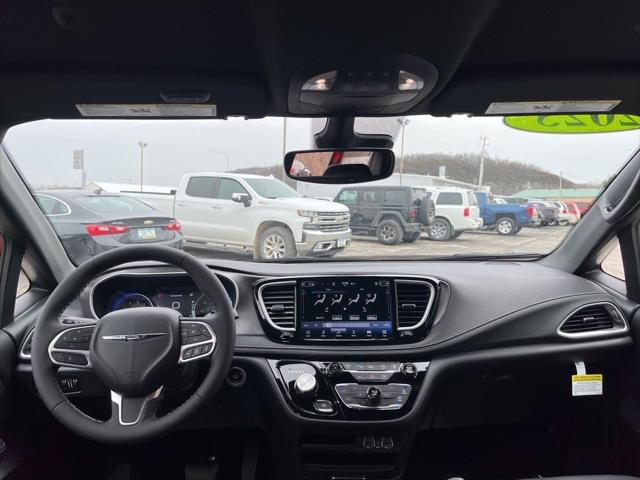2025 Chrysler Pacifica PACIFICA SELECT