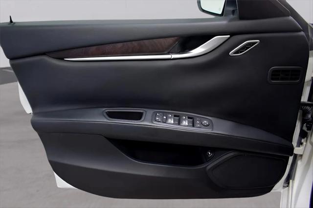 2014 Maserati Ghibli Standard