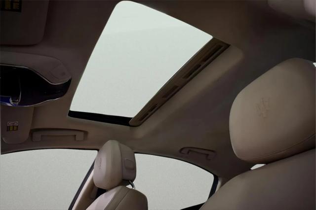 2014 Maserati Ghibli Standard