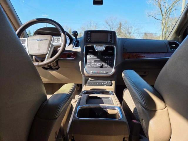 2012 Chrysler Town & Country Touring-L