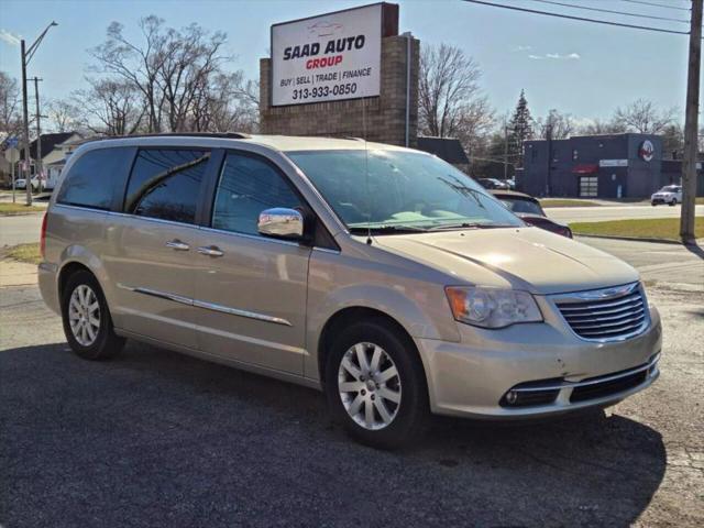 2012 Chrysler Town & Country Touring-L for sale in Dearborn Heights, MI