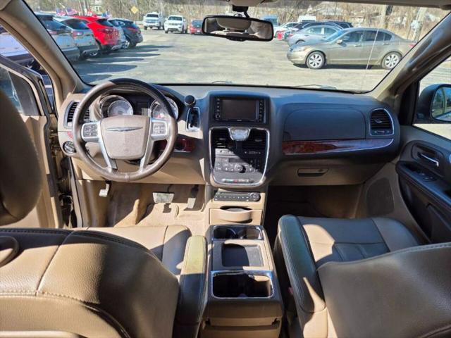 2012 Chrysler Town & Country Touring-L