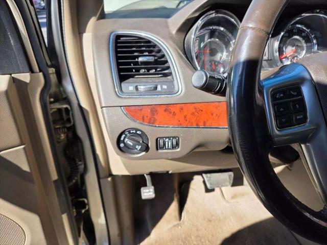 2012 Chrysler Town & Country Touring-L