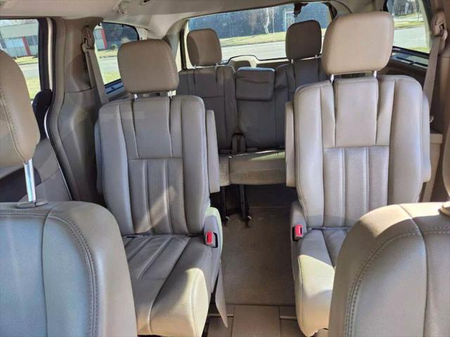 2012 Chrysler Town & Country Touring-L