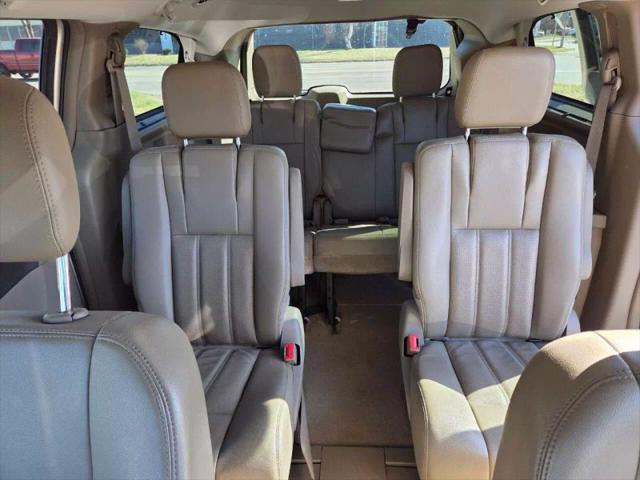 2012 Chrysler Town & Country Touring-L