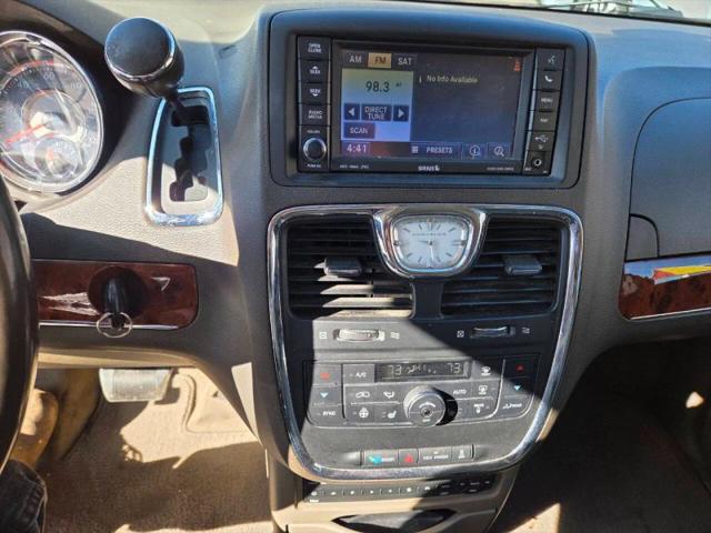2012 Chrysler Town & Country Touring-L