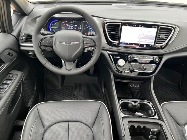 2025 Chrysler Pacifica Hybrid PACIFICA PLUG-IN HYBRID S APPEARANCE