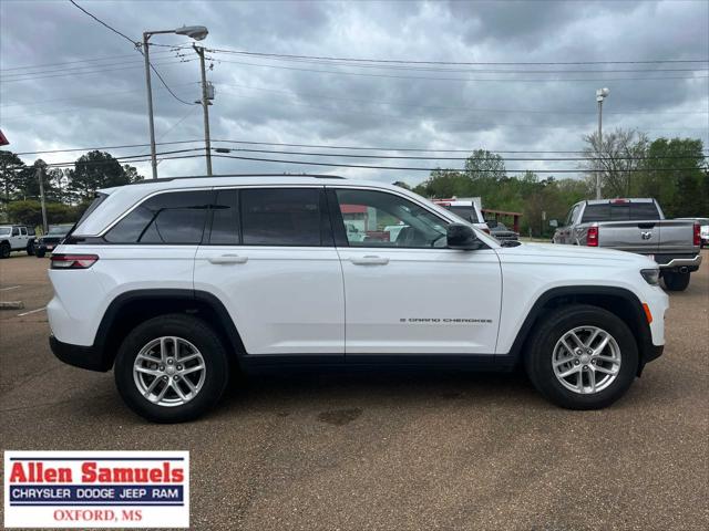 2023 Jeep Grand Cherokee Laredo 4x2