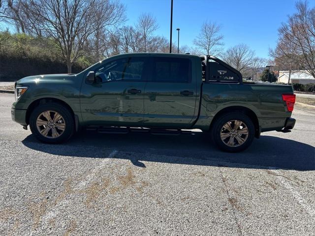 2024 Nissan TITAN Crew Cab SV 4x2