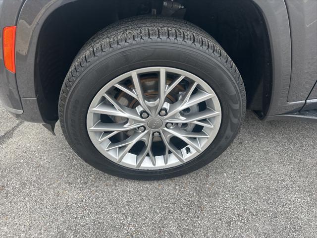 2023 Jeep Grand Cherokee L Summit 4x2