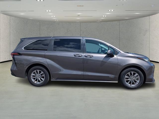 2021 Toyota Sienna LE