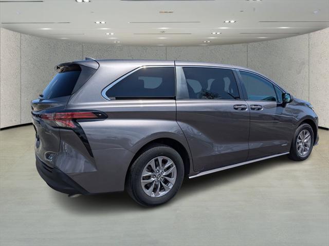 2021 Toyota Sienna LE