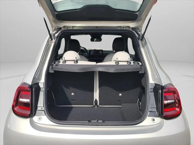 2025 Fiat 500e Giorgio Armani FWD