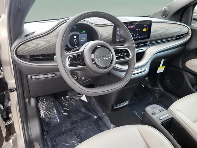 2025 Fiat 500e Giorgio Armani FWD