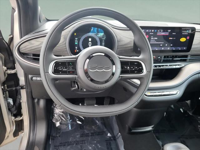 2025 Fiat 500e Giorgio Armani FWD