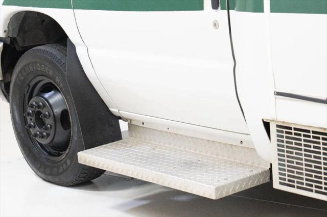 2016 Ford E-350 Cutaway Base