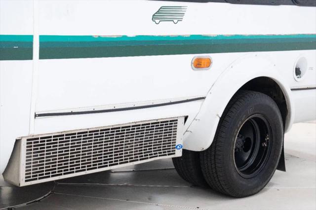 2016 Ford E-350 Cutaway Base