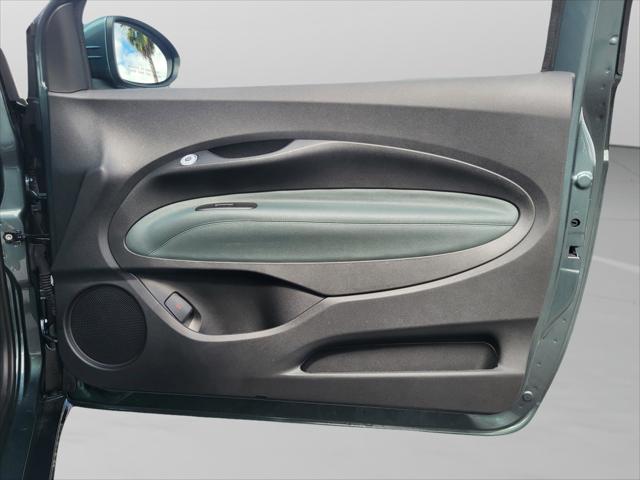 2025 Fiat 500e Giorgio Armani FWD
