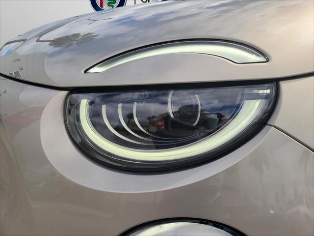 2025 Fiat 500e Giorgio Armani FWD