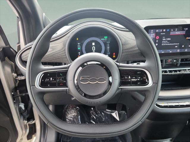 2025 Fiat 500e Giorgio Armani FWD