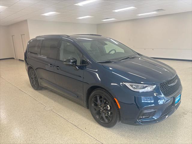 2025 Chrysler Pacifica PACIFICA LIMITED