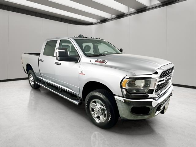 2024 RAM 3500 Tradesman Crew Cab 4x4 64 Box