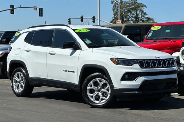2025 Jeep Compass COMPASS LATITUDE 4X4