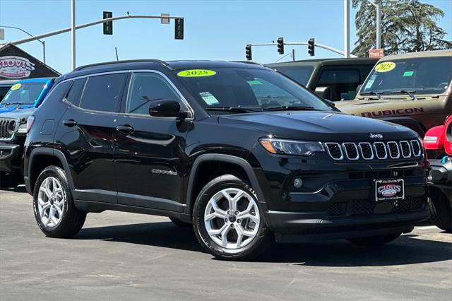 2025 Jeep Compass COMPASS LATITUDE 4X4