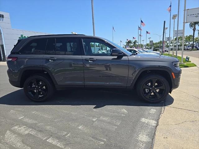 2025 Jeep Grand Cherokee GRAND CHEROKEE ALTITUDE 4X4