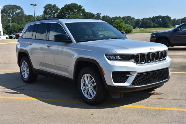2025 Jeep Grand Cherokee GRAND CHEROKEE LAREDO X 4X4