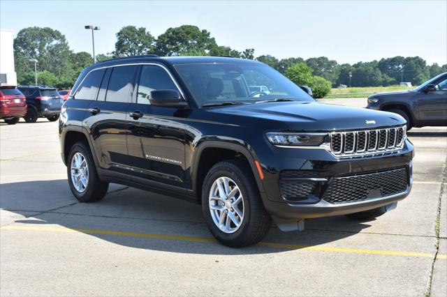 2025 Jeep Grand Cherokee GRAND CHEROKEE LAREDO X 4X4