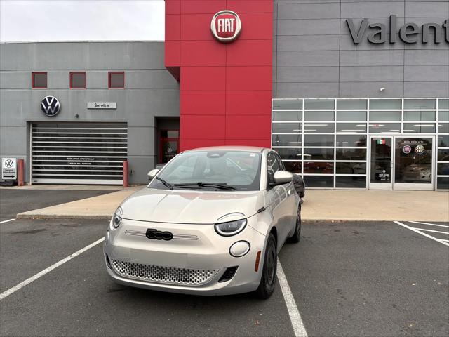 2025 Fiat FIAT 500e GIORGIO ARMANI Collectors Edition 2025 Fiat FIAT 500e GIORGIO ARMANI Collectors Edition