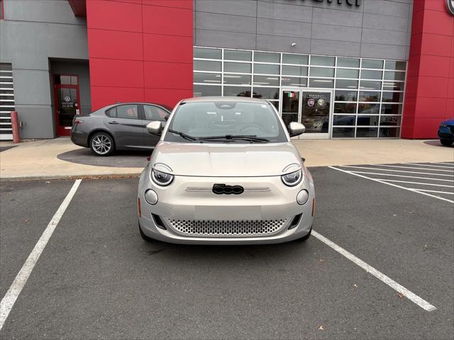 2025 Fiat FIAT 500e GIORGIO ARMANI Collectors Edition 2025 Fiat FIAT 500e GIORGIO ARMANI Collectors Edition