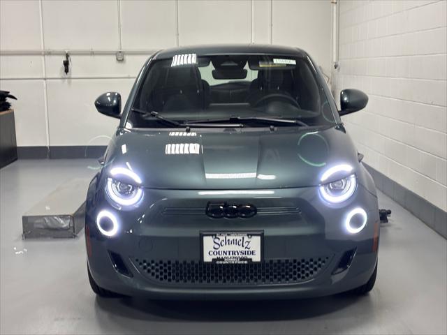 2025 Fiat FIAT 500e GIORGIO ARMANI Collectors Edition 2025 Fiat FIAT 500e GIORGIO ARMANI Collectors Edition