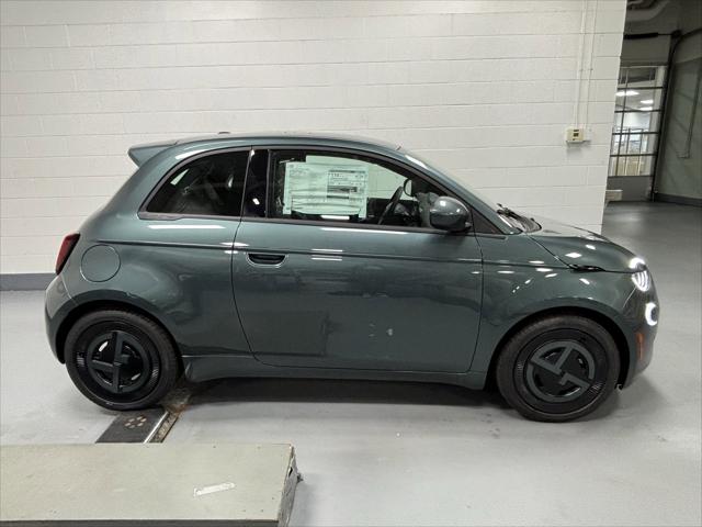 2025 Fiat FIAT 500e GIORGIO ARMANI Collectors Edition 2025 Fiat FIAT 500e GIORGIO ARMANI Collectors Edition