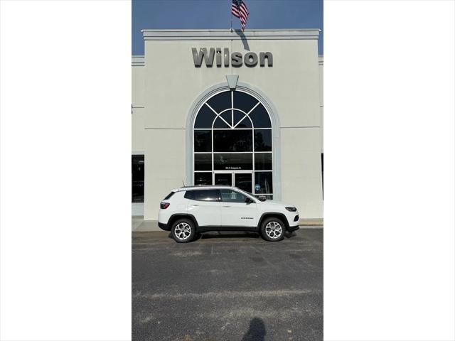 2025 Jeep Compass COMPASS LATITUDE 4X4