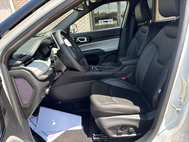 2025 Jeep Compass COMPASS LIMITED 4X4