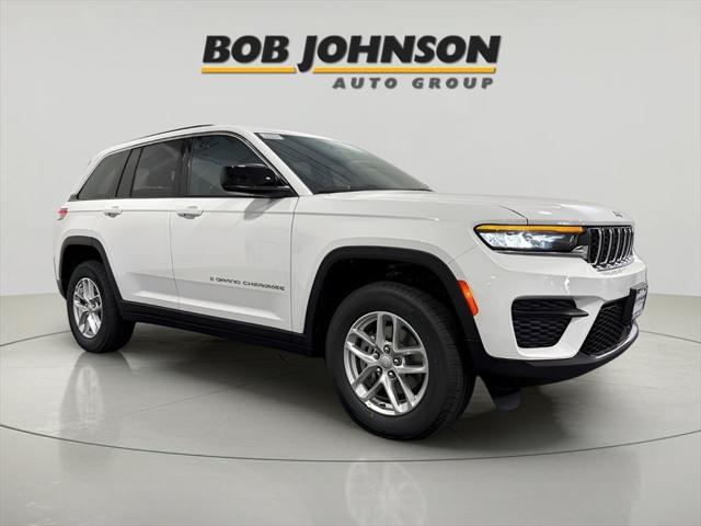 2025 Jeep Grand Cherokee GRAND CHEROKEE LAREDO X 4X4