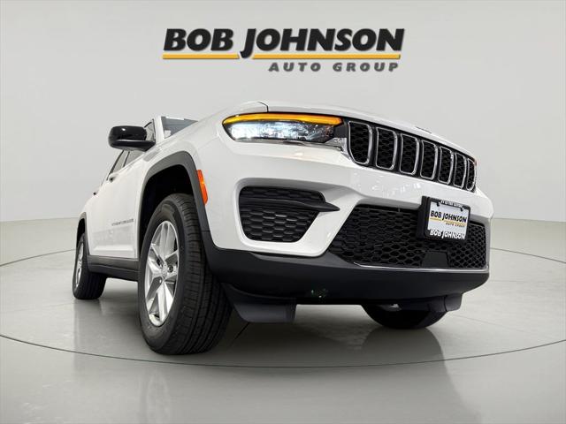 2025 Jeep Grand Cherokee GRAND CHEROKEE LAREDO X 4X4